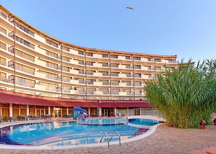 Hotel берлин грийн парк - детски и младежки център 4*